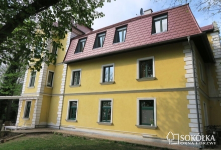 School in a castle in Maria Enzersdorf